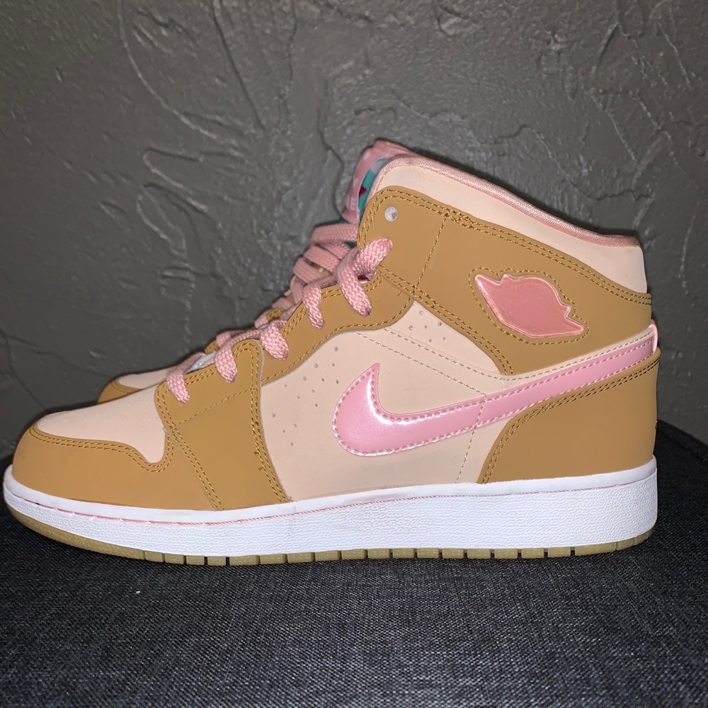 Jordan 1 Retro Lola Bunny Size 8y